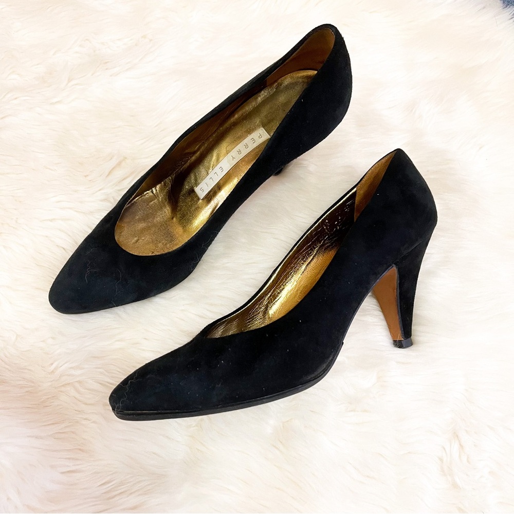 4/$25 Perry Ellis Black Faux Suede Heels